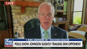 Johnson, Wisconsin GOP Rush om racisme te verdedigen. Opnieuw.